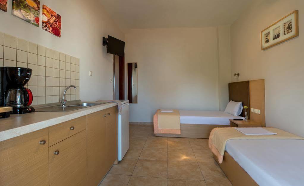 Nepheli Apartments And Studios Paralía エクステリア 写真